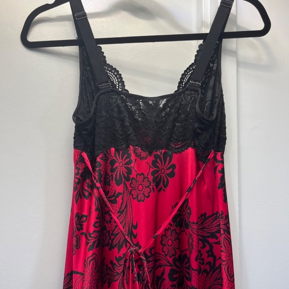 In Bloom (S) maxi sleep dress in red & black satin. - Picture 8 of 16